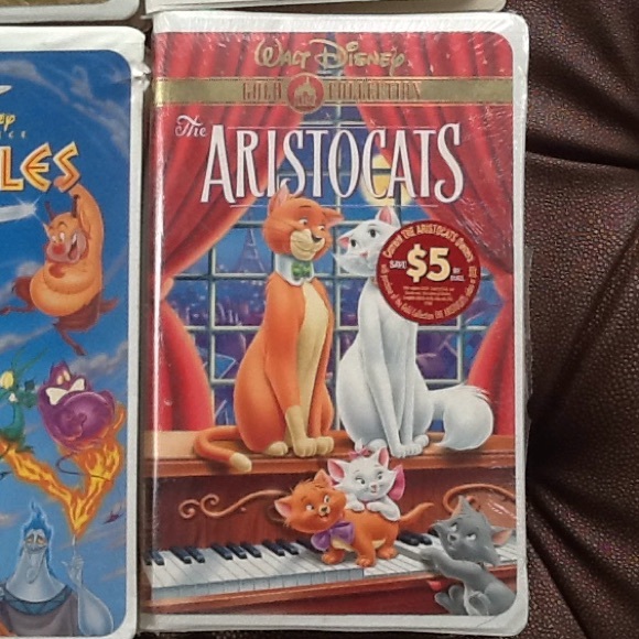 Disney Masterpiece Collection VHS Tapes (Set of 9) - Picture 7 of 7